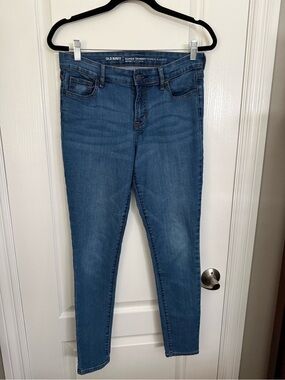 Old Navy Women's Skinny Jeans in Medium Blue Wash